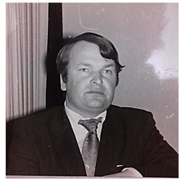 1981 -  1987 г.г. Директор школы Грищенков Владимир Евдокимович.